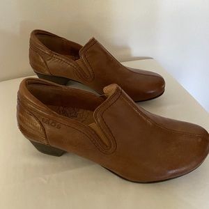 Taos Shoes Sz 8